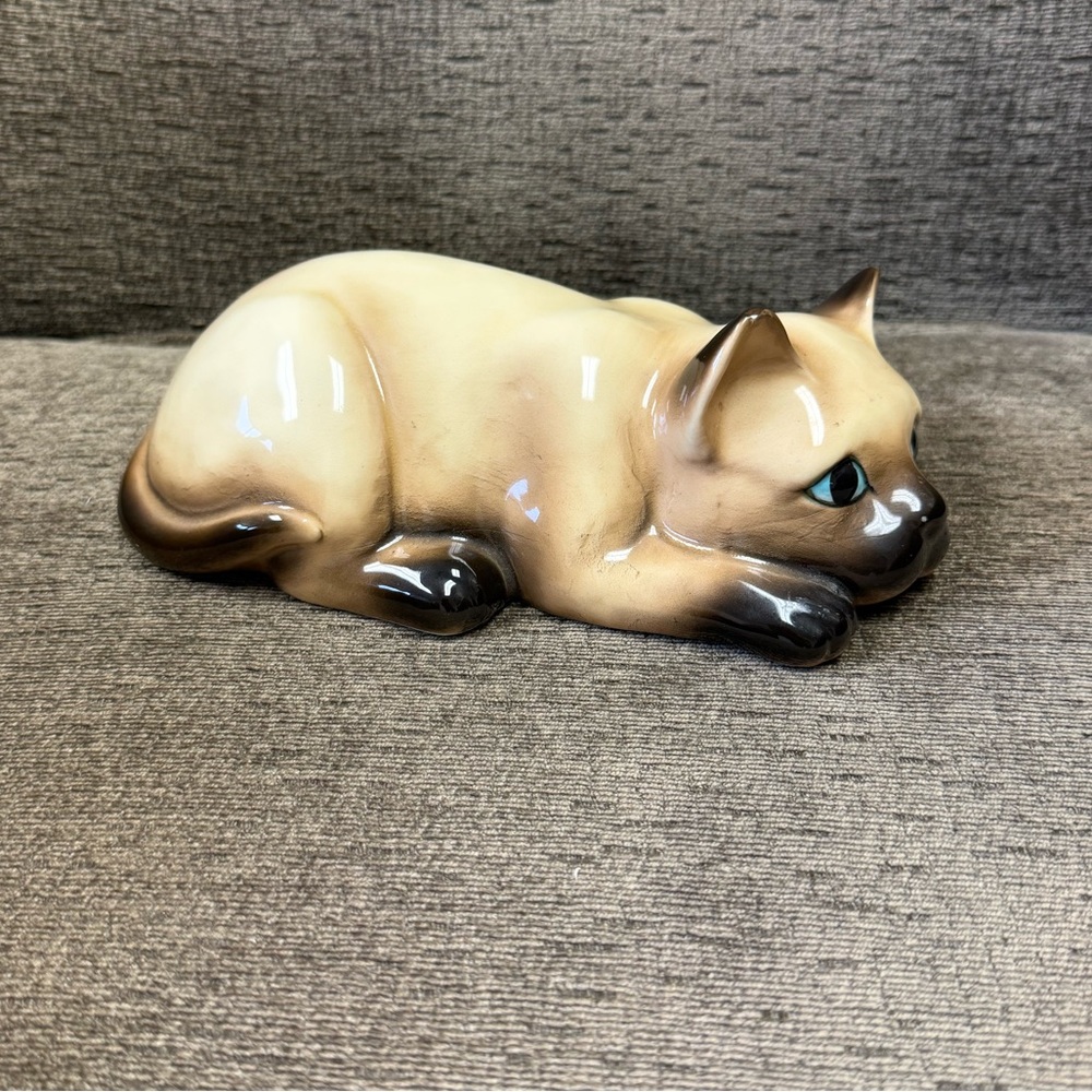 Vintage Norcrest Hand Decorated Siamese Cat Coin Bank with Stopper Stamped BK781